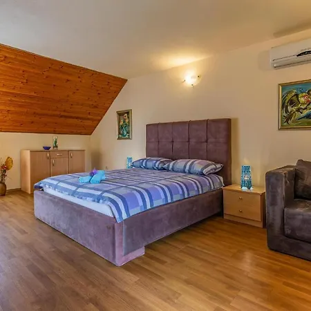 Holiday home Amazing In With Kitchen *