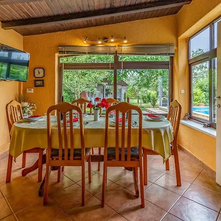 Amazing In With Kitchen Holiday home